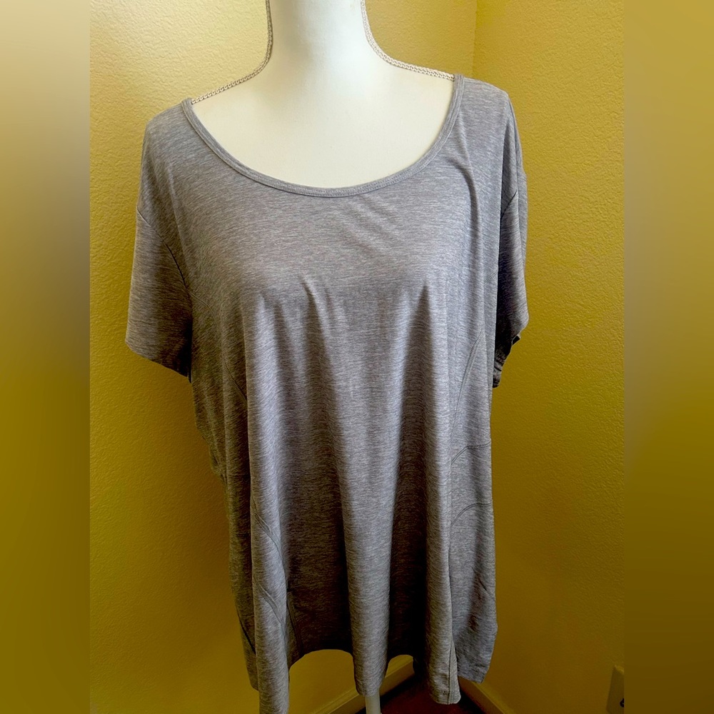 REEBOK ladies active wear top. Size 2XL